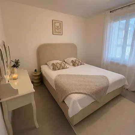 Maison De Charme Avec Jacuzzi Prive